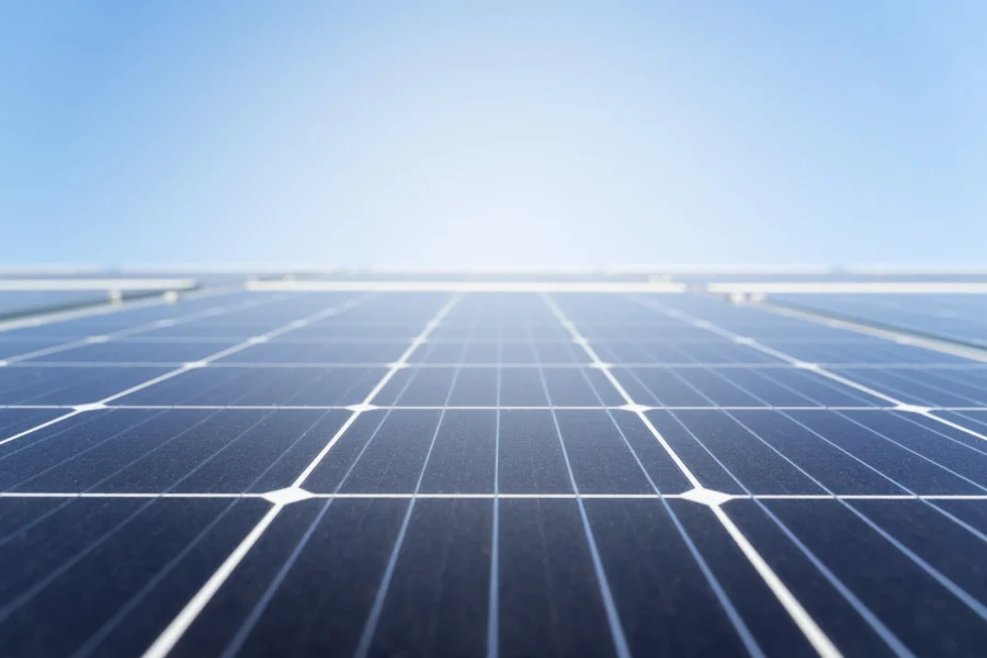 beautiful-alternative-energy-plant-with-solar-panels